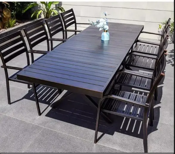 Bàn ghế ngoài trời và xu hướng sống xanh hiện đại