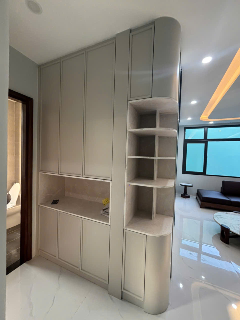 24-TỦ KỆ NGĂN P NGỦ