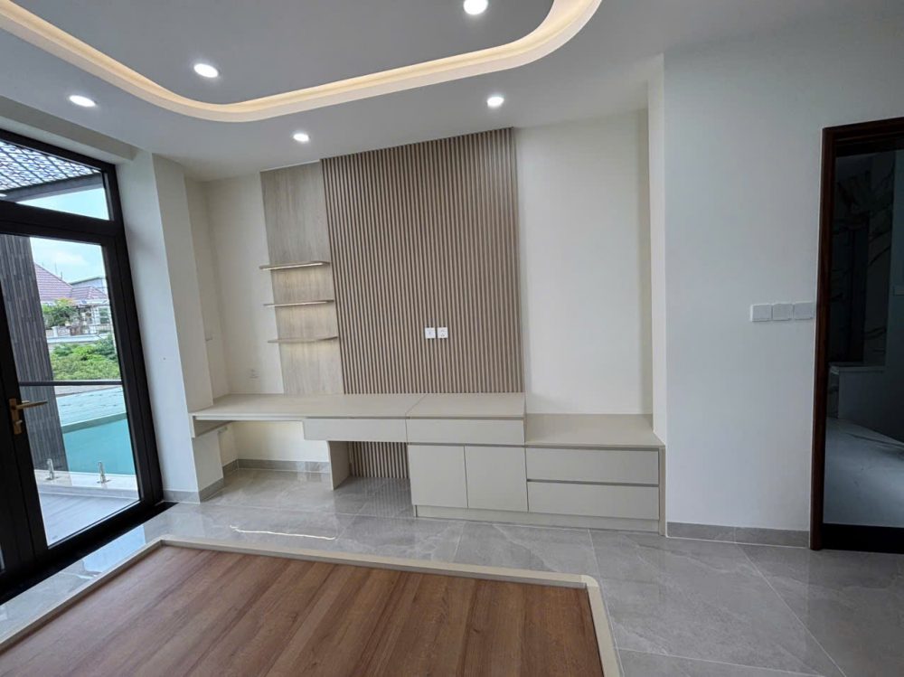28-KỆ TI VI P NGỦ